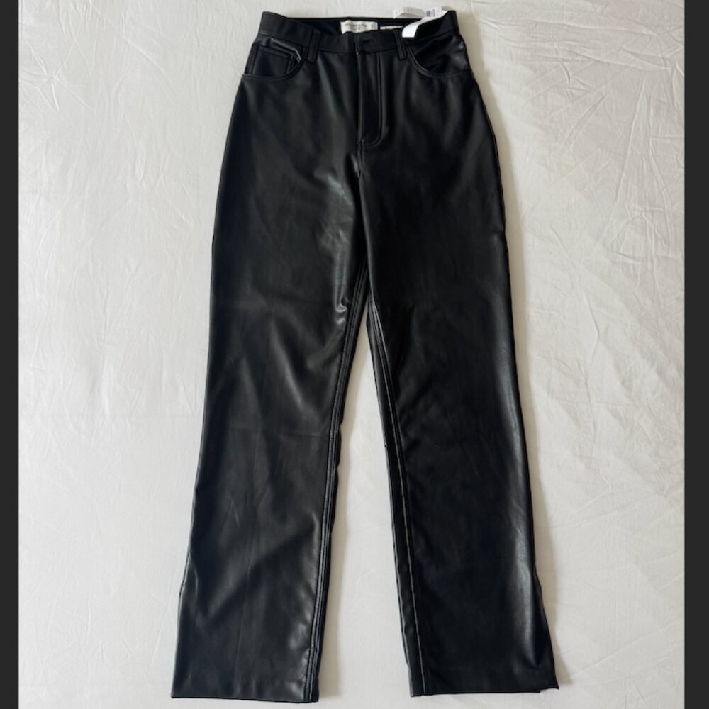 NWT Abercrombie Curve Love Vegan Leather 90s Straight Ultra High Rise